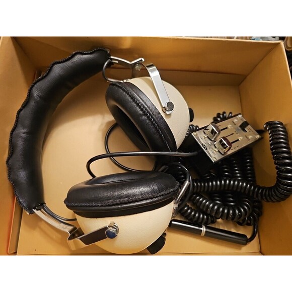 SONIC IV HeadPhones + Master Control Center + Original Box Rare tested working - Picture 2 of 16